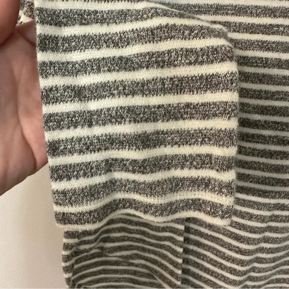 Theory Long Sleeve Gray & White Stripe Crew Neck Hi/Lo Cotton Sweater Size S GUC - Picture 6 of 8